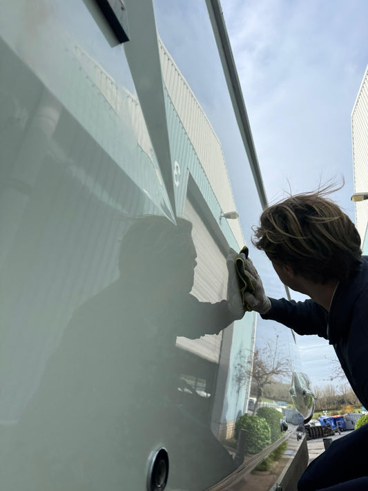 Boot polijsten in Roermond: professioneel onderhoud voor een stralend vaarseizoen